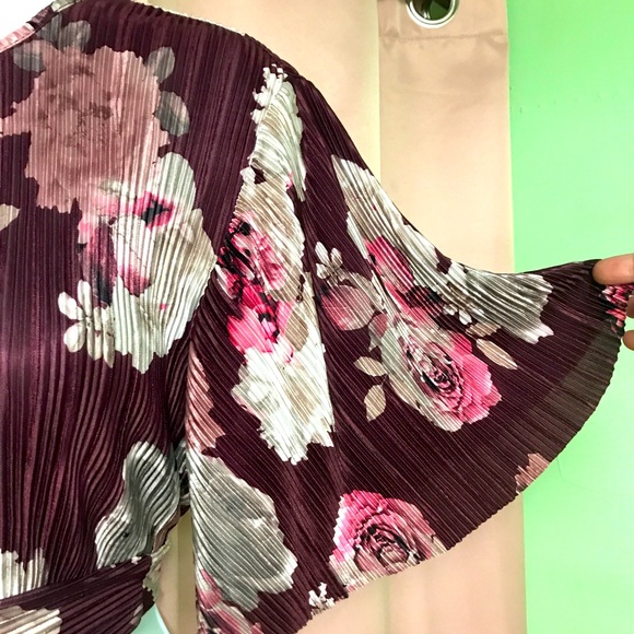 NewLook flower print split burgundy white. Flutter sleeves. Size 2 - Picture 4 of 6